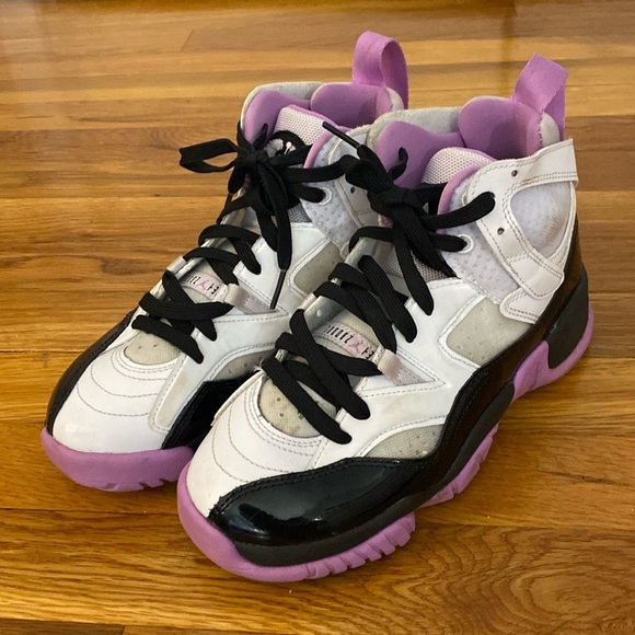 Jordan Women’s Purple and White Sneakers Size 5.5 - Picture 1 of 9